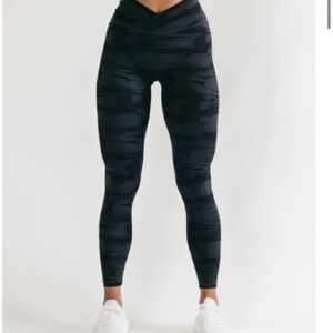 Alphalete Surface Power Gray/ Black Leggings